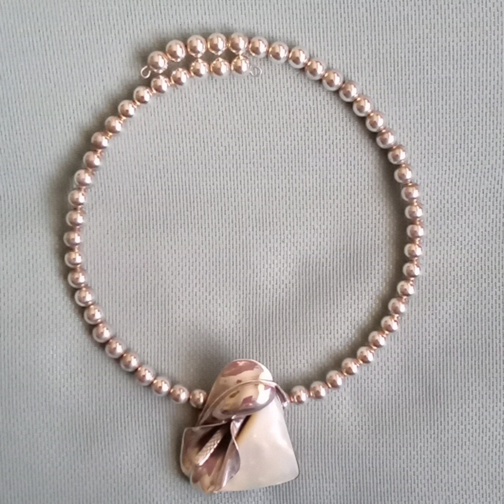 ARTIST MADE STERLING SILVER CALLA LILLY AND WHITE MOTHER OF PEARL PIN/PENDENT - Picture 8 of 10